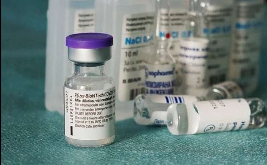 Koliko zapravo doza ima u bočicama s Pfizerovim cjepivom